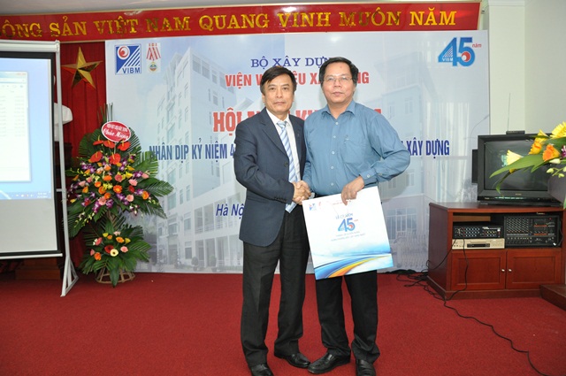 Ông Trần Đình Thái - Phó Vụ trưởng Vụ KHCN Môi trường kết thúc bài báo cáo 
