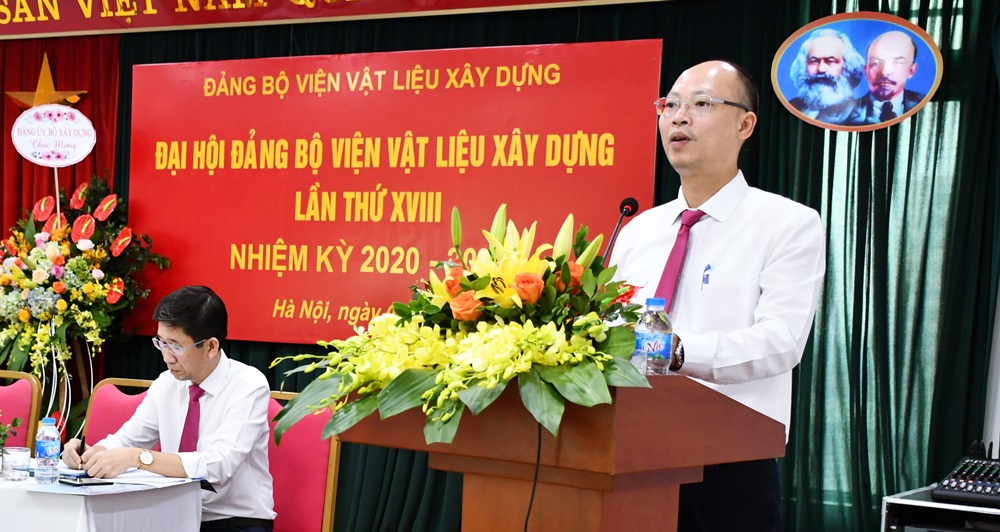 Bí thư Đảng ủy Lê Trung Thành – Viện trưởng VIBM đã báo cáo tóm tắt tổng kết hoạt động nhiệm kỳ XVII và phương hướng hoạt động nhiệm kỳ XVIII